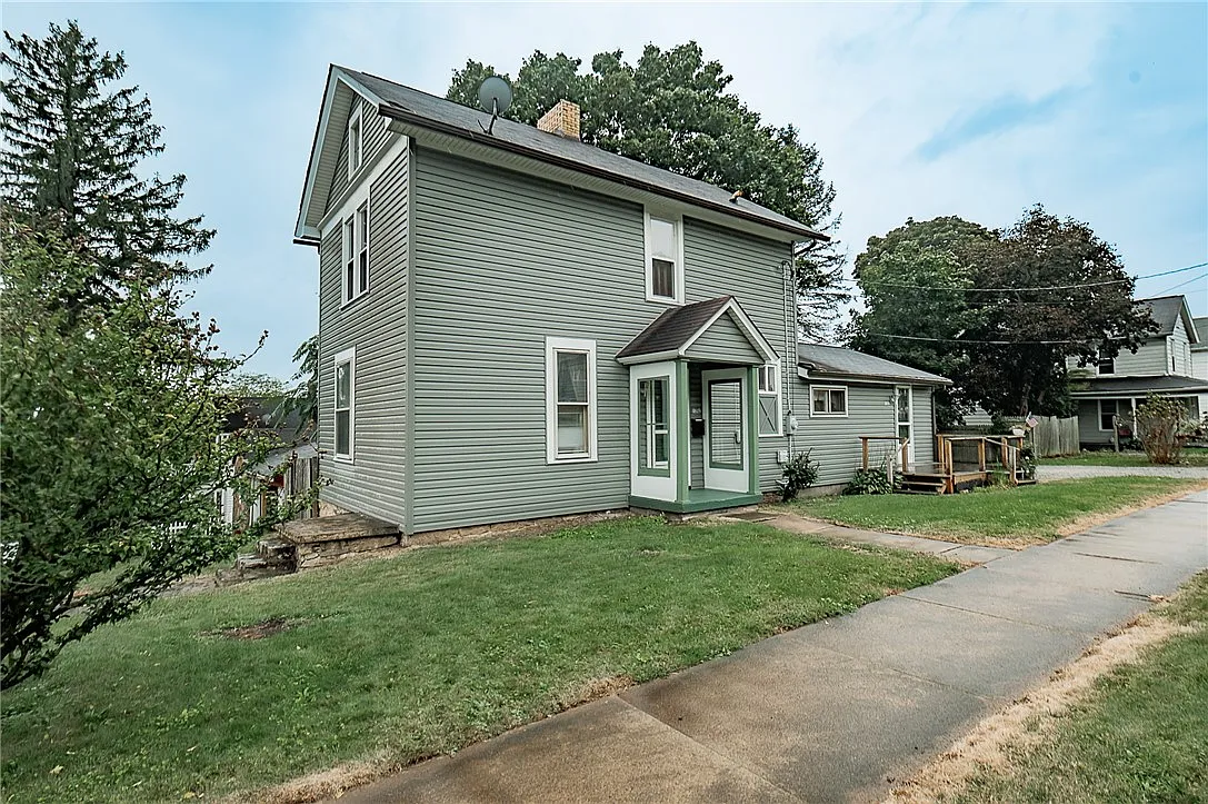 1302 Water St photo 1