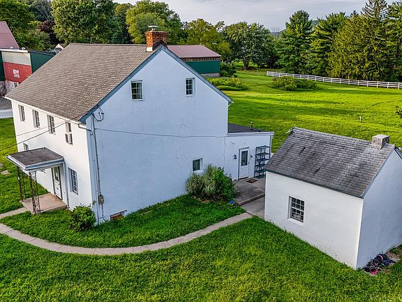 3rd image of 725 Evans Rd