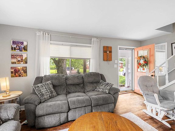3rd image of 743 Comanche Dr