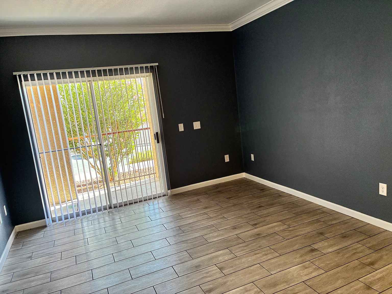 2 bed, 1049 sqft, $1,350 — Photo 1