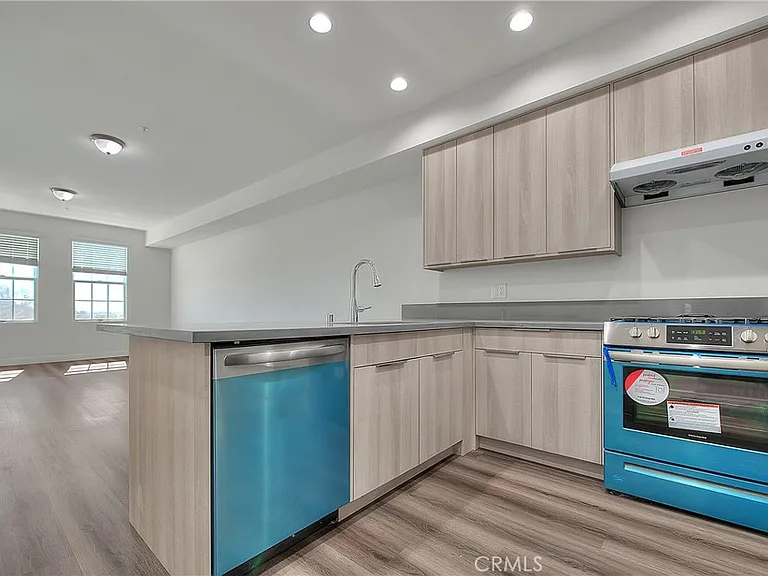 501 W Foothill Blvd #201 — Photo 3