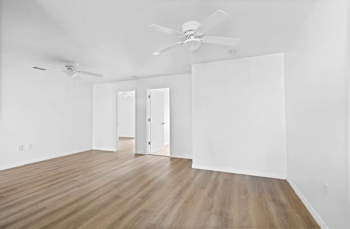 2406 11th St W — Photo 3