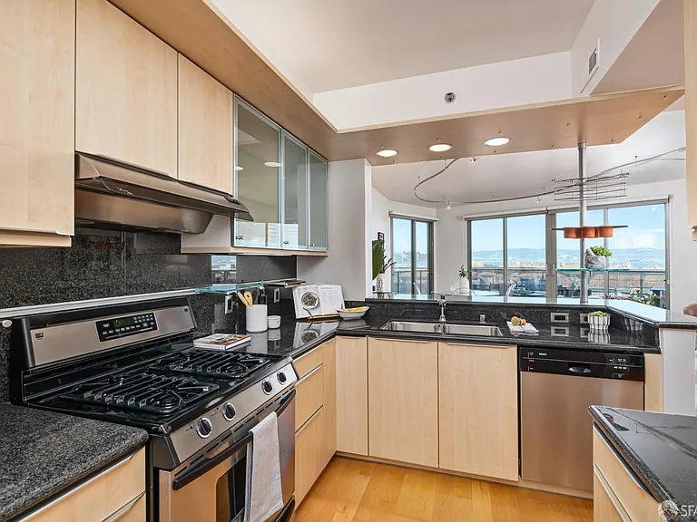 219 Brannan St #5G — Photo 24