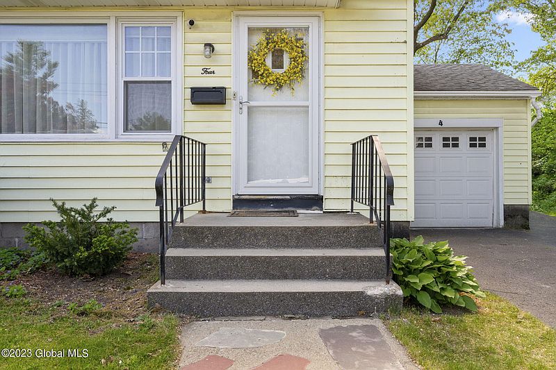 4th image of 4 Oakwood Drive