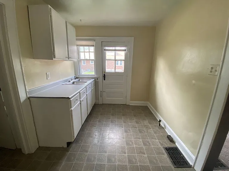 1250 N Colorado Ave — Photo 4