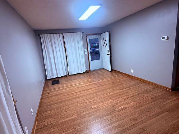 3rd image of 126 Peggy Ct