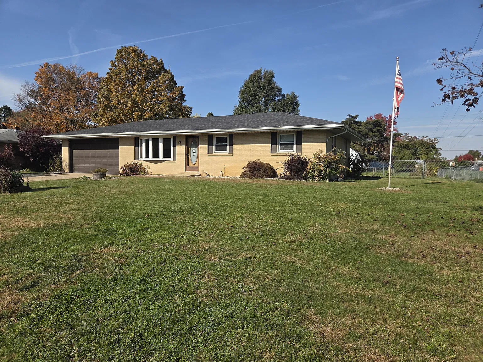 3 bed, 2.5 bath, 2001 sqft, $1,950 — Photo 1