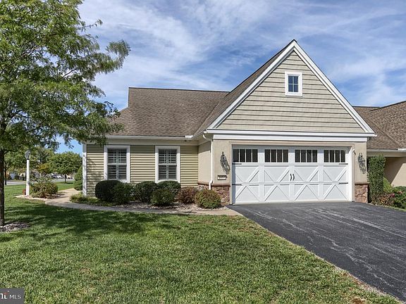 3rd image of 1057 Villa Dr