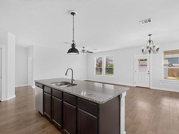 5th image of 224 Trellis Blvd
