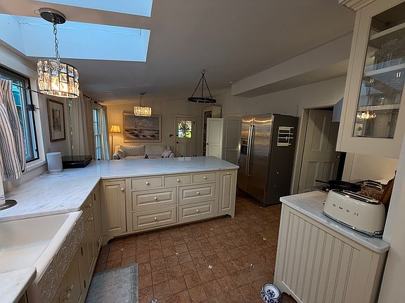 3rd image of 118 South St #1