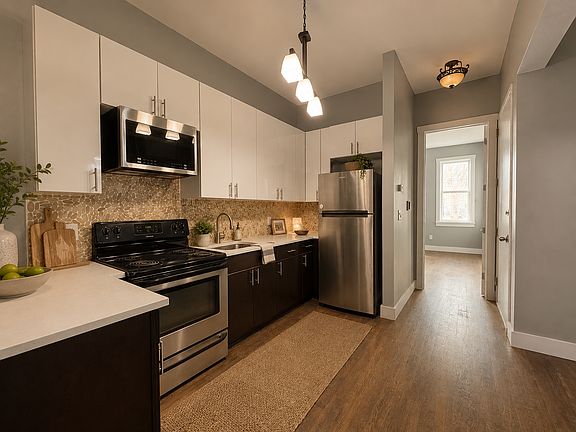 4th image of 638 Kosciuszko St APT 1R