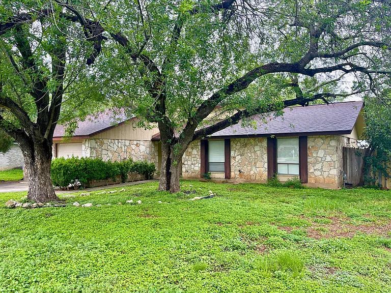 13855 Brook Hollow Blvd — Photo 2