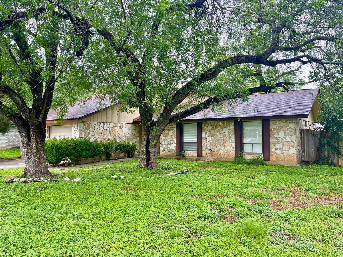 Building Photo - 13855 Brook Hollow Blvd