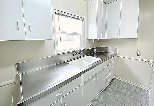 3rd image of 1154 S Fairfax Ave #3