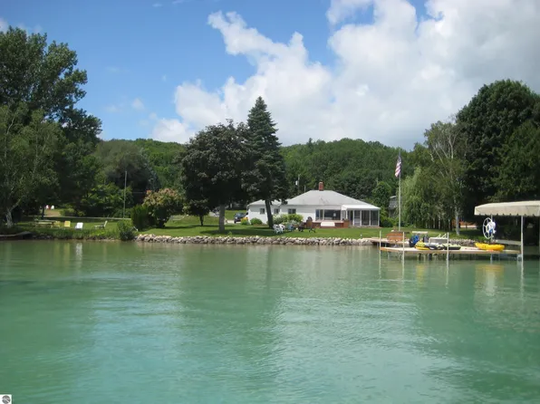 12225 SW Torch Lake Dr, Rapid City, MI 49676