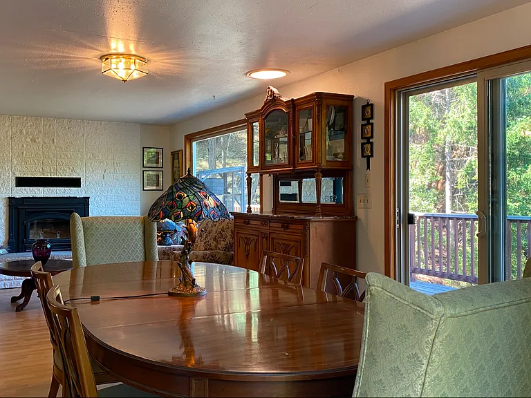 2135 Knowles Rd — Photo 8