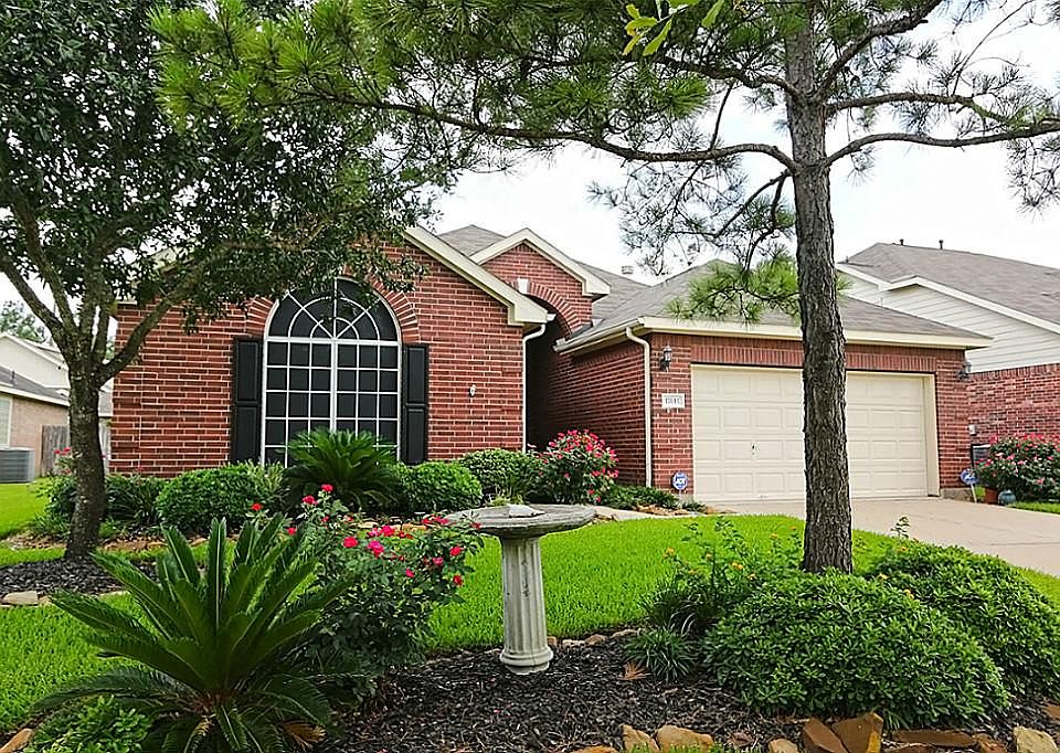 Wonderful 1.5 story home located on a culdesac street.