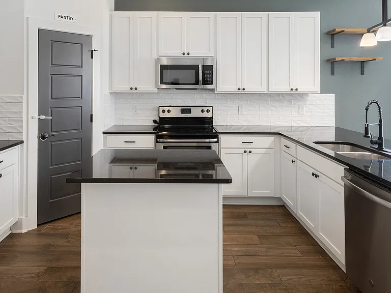 534 Rigsby Ave — Photo 5