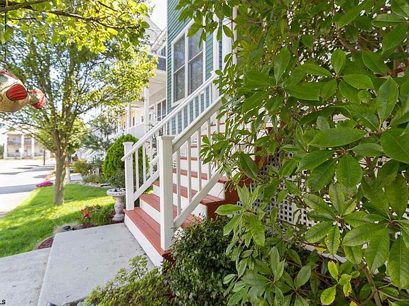 3rd image of 717 Moore Ave