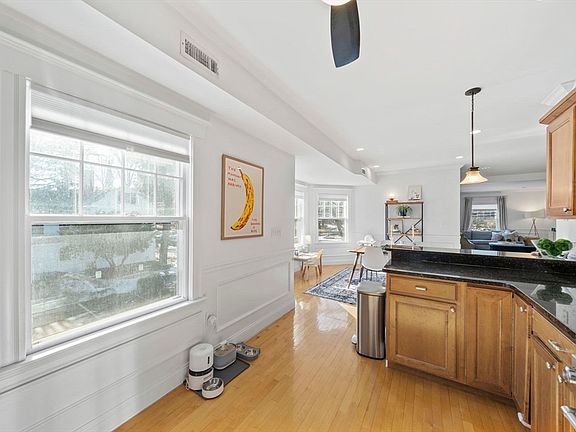 5th image of 40 Pleasant St #2