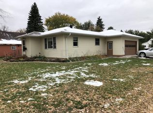 424 Clark Ave, Larimore, ND 58251