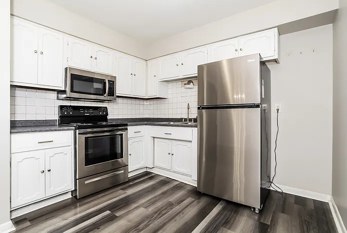 3 bed, 1.5 bath, 1976 sqft, $1,895 — Photo 4