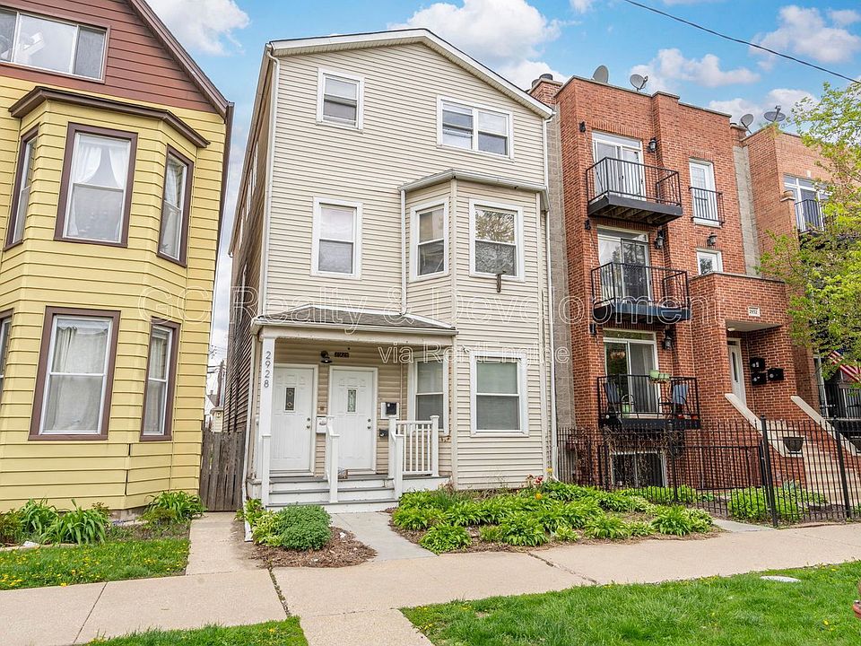 1st image of 2928 N Ridgeway Ave #3