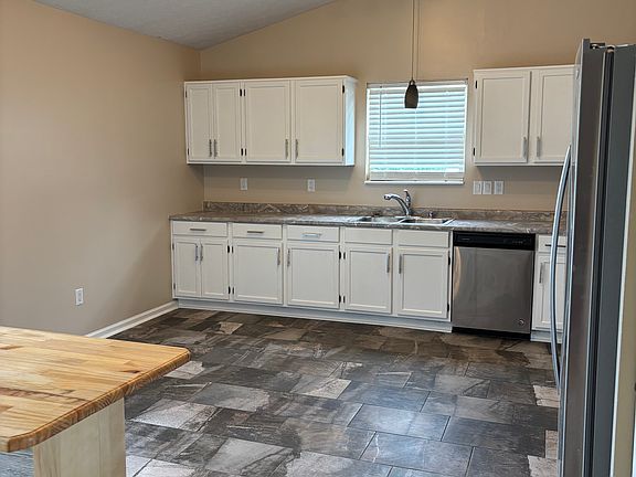 3rd image of 10248 Stillwell Dr
