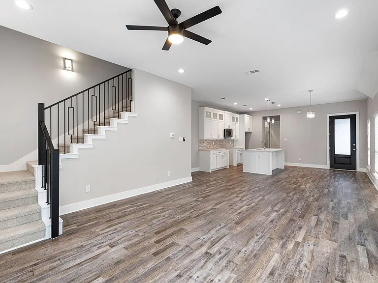 2811 Harston St — Photo 7