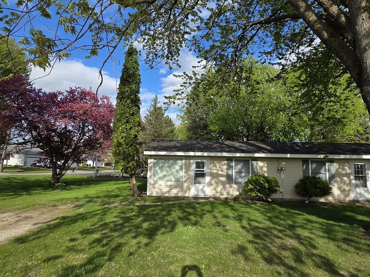 Building Photo - 1906 4th Ave SW