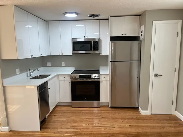 52 Evergreen St #2