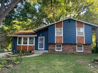 3835 Hillcrest Dr, Des Moines, IA 50310