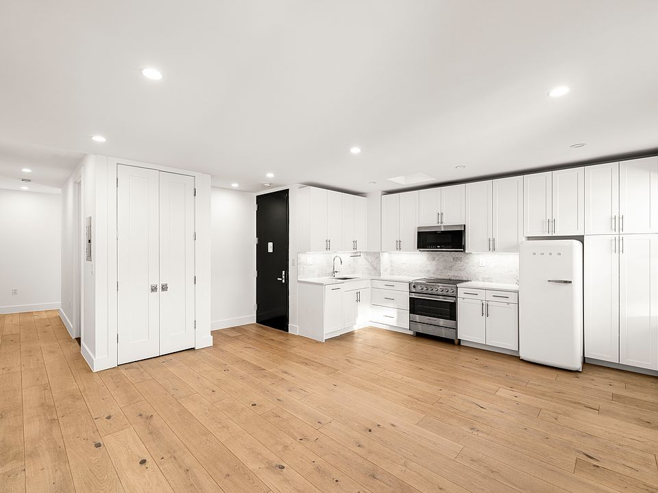 1st image of 494 Henry St Unit 3
