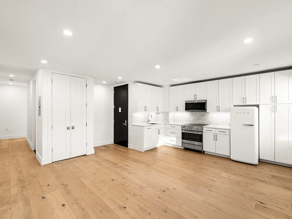 494 Henry St #THREE
