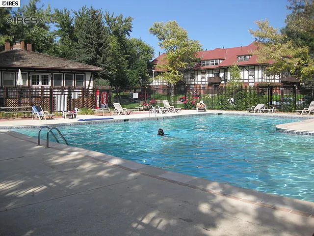 2 bed, $1,695 — Photo 2