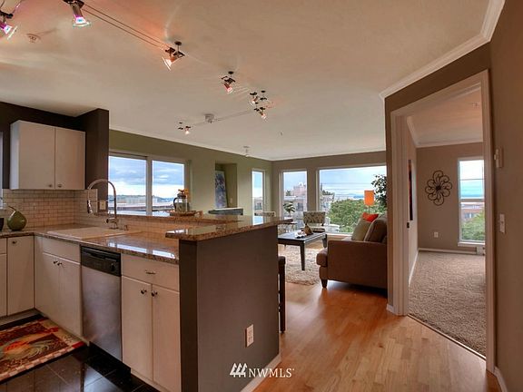 3rd image of 323 Queen Anne Avenue N #415