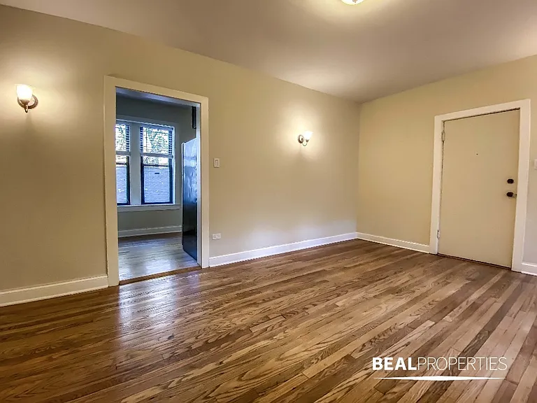4036.5 N Ashland Ave #S1 — Photo 4