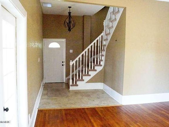 3rd image of 228 Elm St