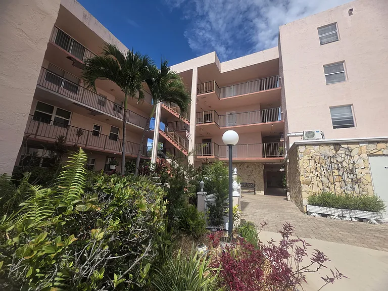 2851 Somerset Dr #208 — Photo 3