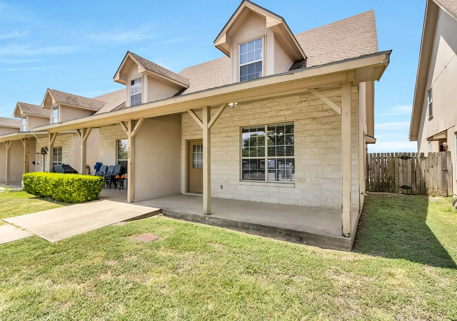 200 Sandstone Drive AB — Photo 4