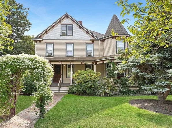 151 Bay Avenue, Greenport, NY 11944