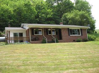 380 Piney Creek Rd, Lansing, NC 28643