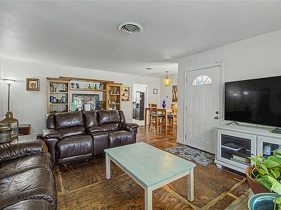 5th image of 307 E Barton St