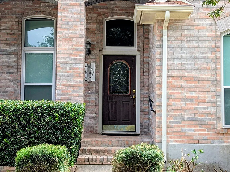 114 Ambrose Dr — Photo 8