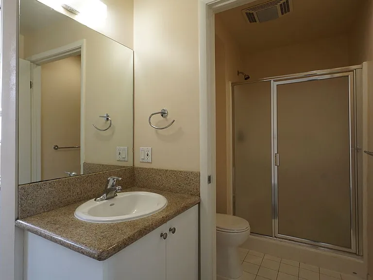 922 W 23rd St #201 — Photo 6