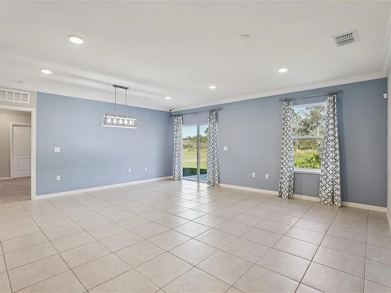 2410 Park Ave — Photo 5