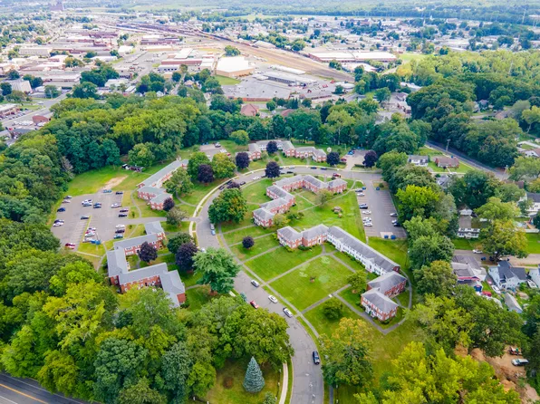 82 Mercury Ct #L2, West Springfield, MA 01089