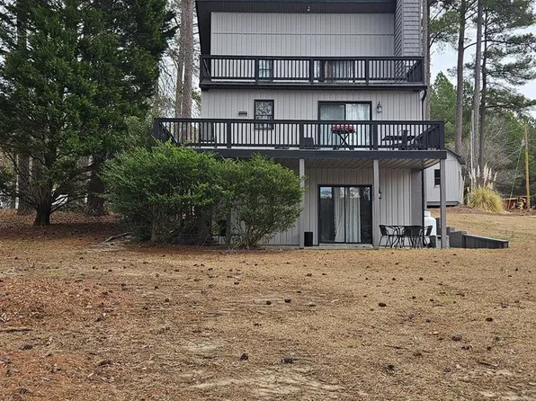 261 Wall Cove Ln, Gasburg, VA 23887