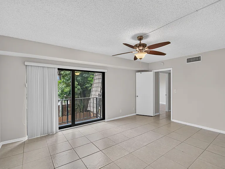 744 Springdale Cir — Photo 31