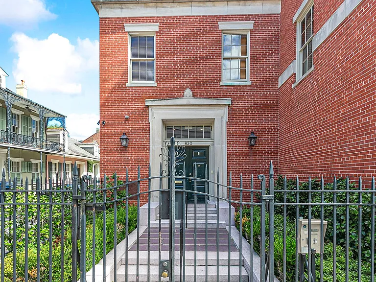 The Academy Luxury Apartments and Townhomes — Photo 30